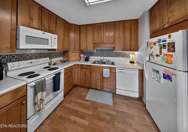 Listing Photo 5 - Condo for sale in building located at 1976 Cherokee Blf Dr, Knoxville, TN 37920