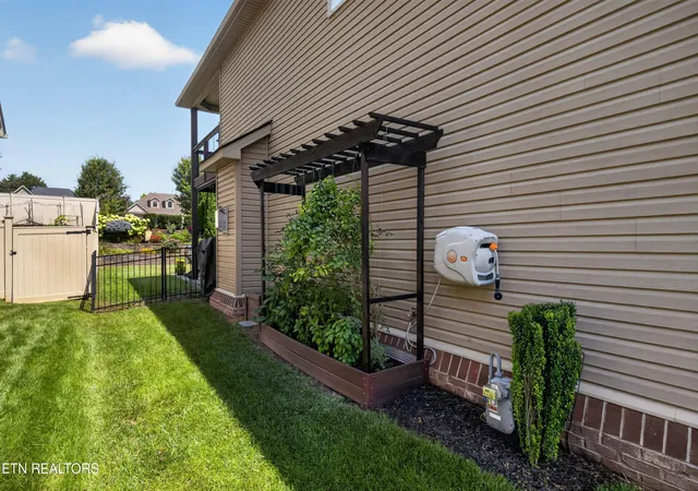 Homes for sale in Knoxville, TN | 1937 Piperton Ln, Knoxville, TN 37931 | MLS# 1346985