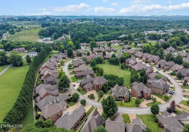 5th image of 233 Savannah Park Dr, Maryville, TN 37803 | MLS# 1347904