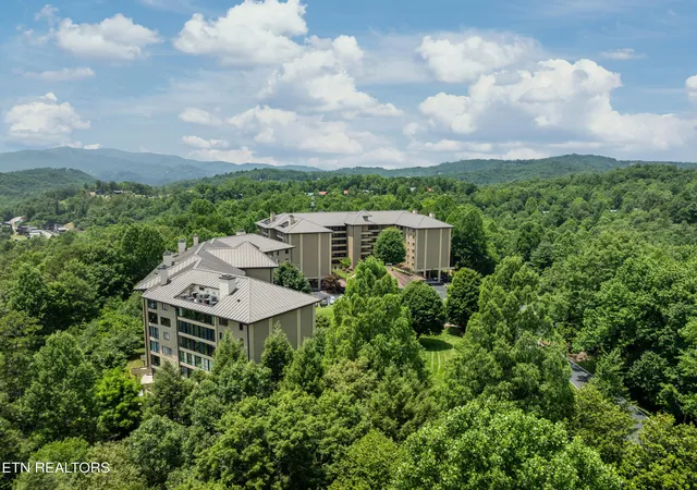 2nd image of 1704 Hidden Hls Rd, Gatlinburg, TN 37738