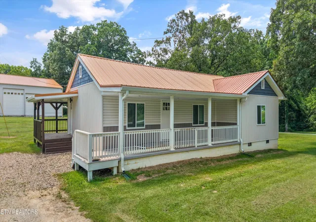 Homes for sale in Sunbright, TN | 131 Burrville Rd, Sunbright, TN 37872 | MLS# 1346924