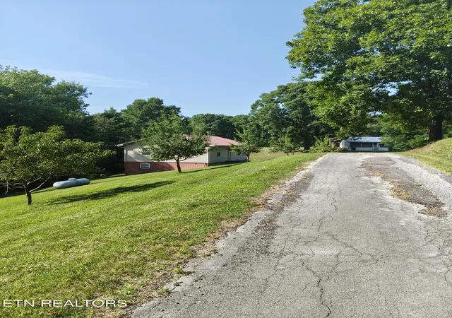 Homes for sale in Loudon, TN | 1947 Oody Rd, Loudon, TN 37774 | MLS# 1346989