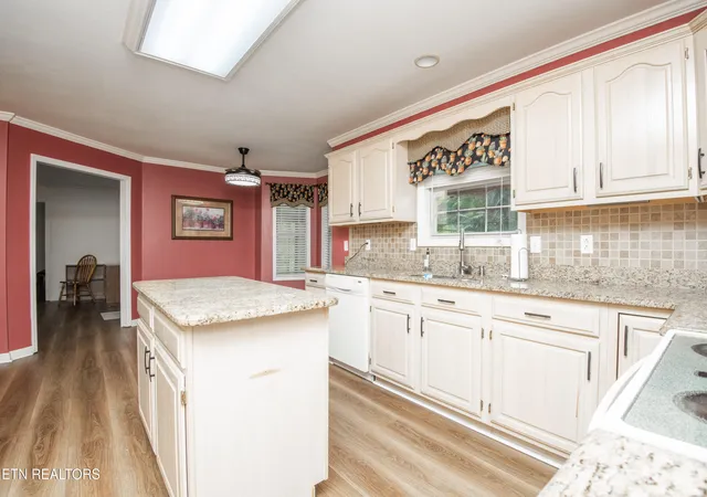 Photo 4 of Single family home for sale at 7421 Castlegate Blvd, Knoxville, TN 37918 | MLS# 1346991 | Listing updated on 2026-09-15