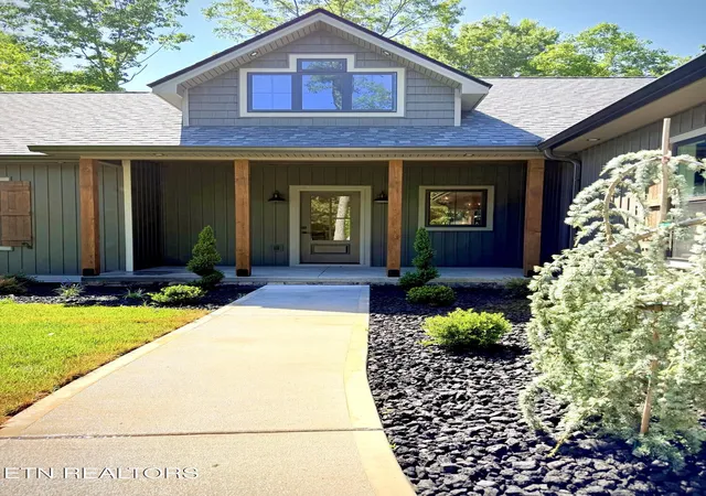 Photo 3 of Single family home for sale at 692 St George Dr, Crossville, TN 38558 | MLS# 1347042 | Listing updated on 2026-09-17