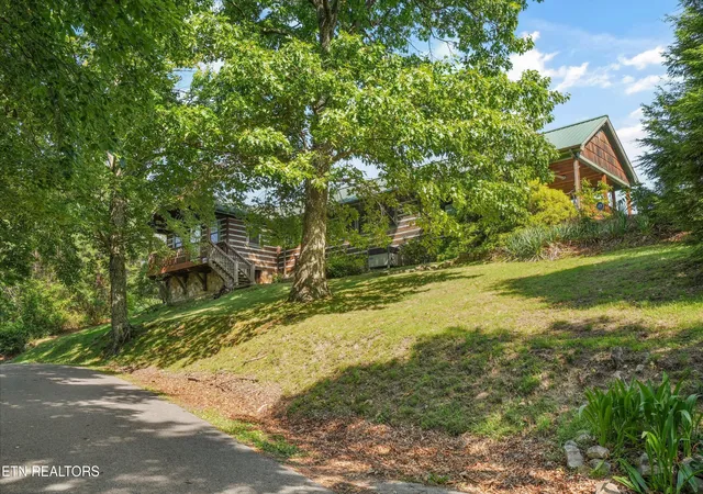 Photo 2 of Single family home for sale at 2825 Top Rd, Sevierville, TN 37876 | MLS# 1347035 | Listing updated on 2026-10-23