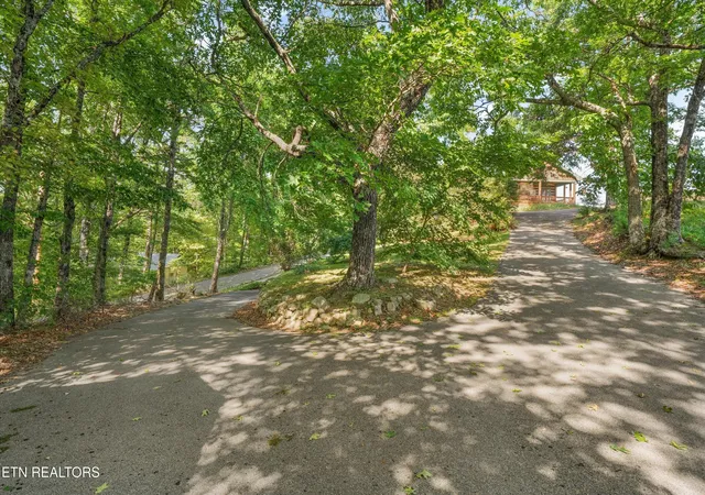 Photo 3 of Single family home for sale at 2825 Top Rd, Sevierville, TN 37876 | MLS# 1347035 | Listing updated on 2026-10-23
