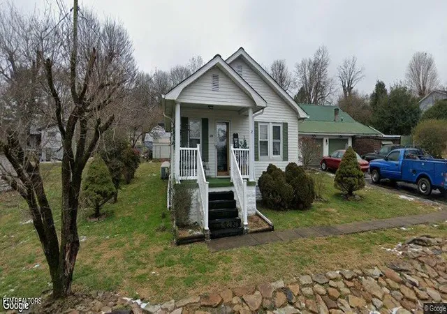 Homes for sale in La Follette, TN | 604 E Virginia Ave, La Follette, TN 37766 | MLS# 1347053