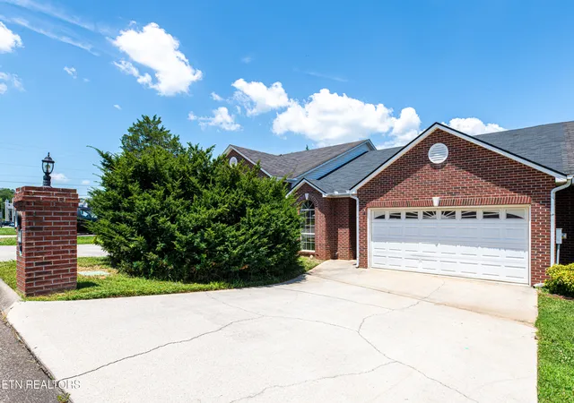 Photo 3 of Single family home for sale at 311 Creekview Ln, Knoxville, TN 37923 | MLS# 1347068 | Listing updated on 2026-09-10