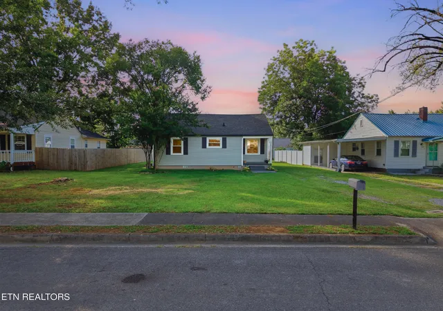 Photo 2 of Single family home for sale at 1613 Madison Ave, Maryville, TN 37804 | MLS# 1347084 | Listing updated on 2026-09-12