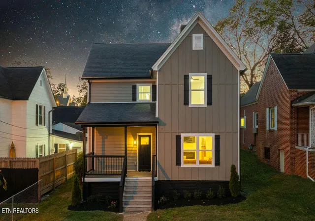 1st image of 302 N B St, Lenoir City, TN 37771 | MLS# 1347078