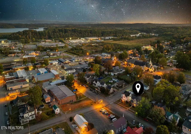 Photo 3 of Sale Pending at 302 N B St, Lenoir City, TN 37771 | MLS# 1347078 | Listing updated on 2026-08-16