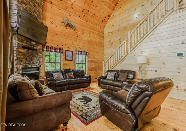 Homes for sale in Gatlinburg, TN | 205 W Pinnacle Dr, Gatlinburg, TN 37738 | MLS# 1347553