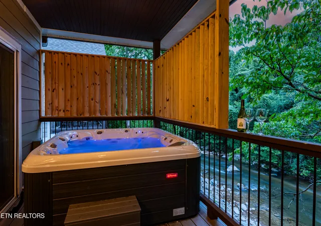 Homes for sale in Gatlinburg, TN | 510 Hemlock St, Gatlinburg, TN 37738 | MLS# 1347236