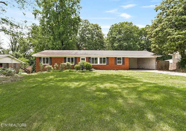 Photo 2 of Single family home for sale at 1719 Woodhaven Dr, Knoxville, TN 37914 | MLS# 1348064 | Listing updated on 2026-09-12