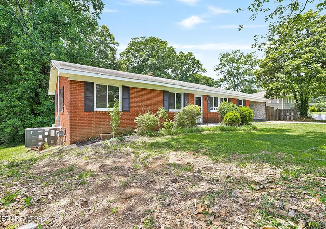 Photo 3 of Single family home for sale at 1719 Woodhaven Dr, Knoxville, TN 37914 | MLS# 1348064 | Listing updated on 2026-09-12