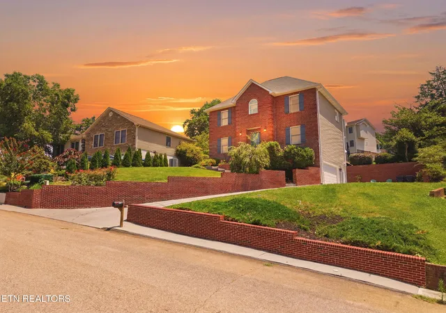 Photo 4 of Single family home for sale at 10108 Lonely Oak Ln, Knoxville, TN 37932 | MLS# 1347385 | Listing updated on 2026-07-27