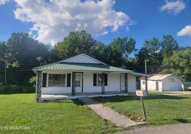 Homes for sale in Robbins, TN | 942 Mount View Rd, Robbins, TN 37852 | MLS# 1347117