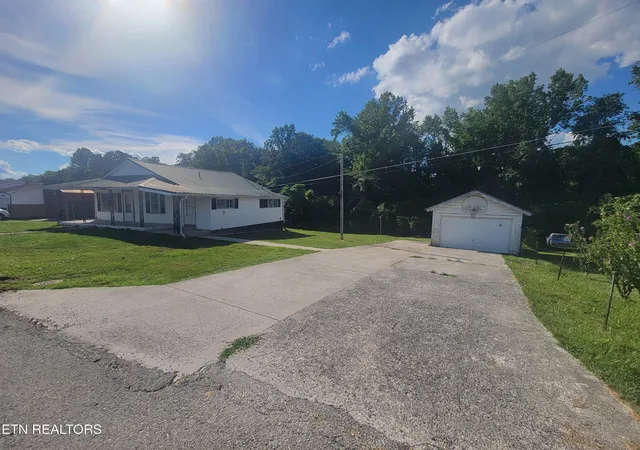 3rd image of 942 Mount View Rd, Robbins, TN 37852 | MLS# 1347117