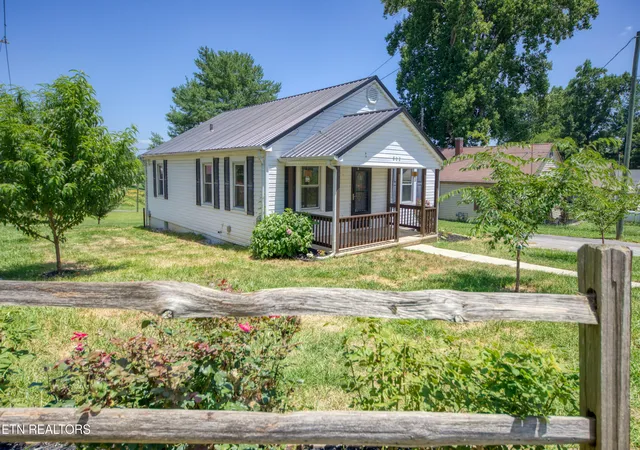 Homes for sale in Jefferson City, TN | 802 Laurel St, Jefferson City, TN 37760 | MLS# 1347275