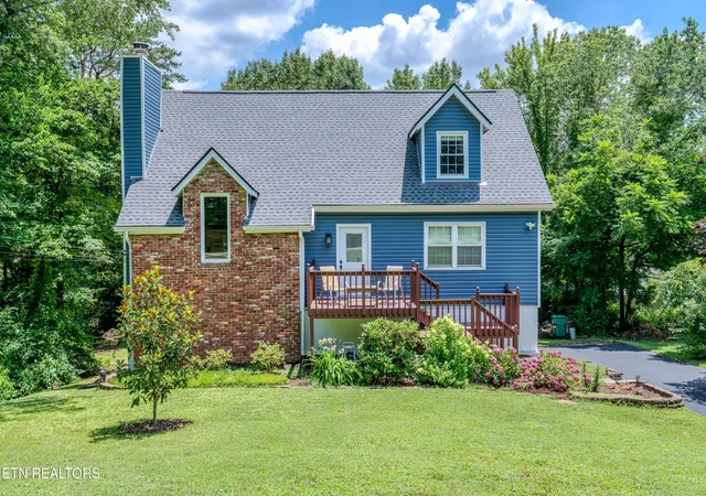 Homes for sale in Knoxville, TN | 10112 Lonesome Pine Dr, Knoxville, TN 37932 | MLS# 1347360