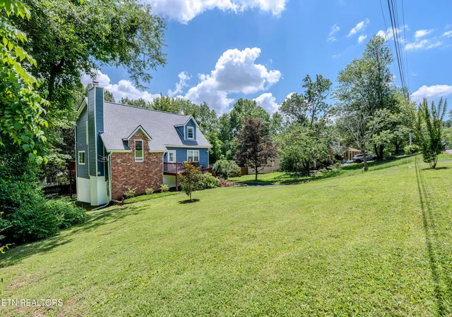 Homes for sale in Knoxville, TN | 10112 Lonesome Pine Dr, Knoxville, TN 37932 | MLS# 1347360