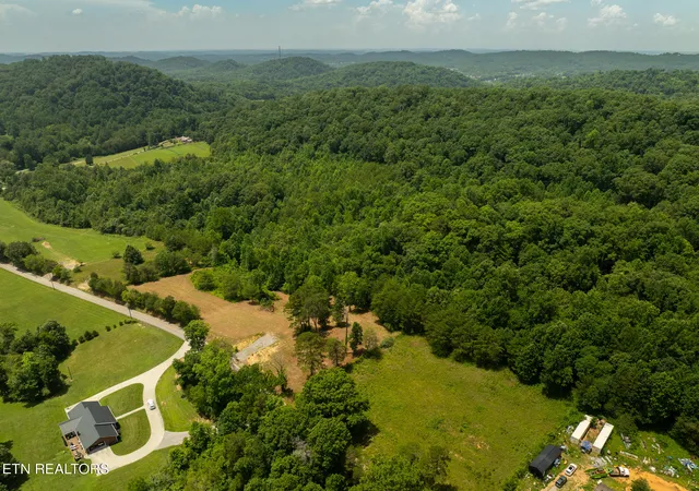 Photo 3 of Sale Pending at 1331 Mccammon Rd, Knoxville, TN 37920 | MLS# 1347161 | Listing updated on 2026-09-15