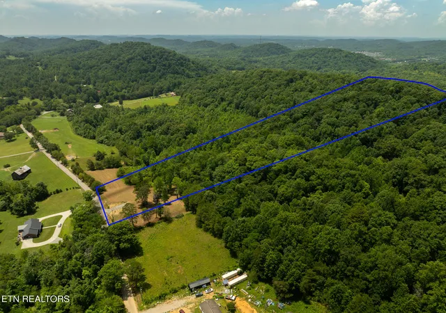 Photo 3 of Sale Pending at 1331 Mccammon Rd, Knoxville, TN 37920 | MLS# 1347161 | Listing updated on 2026-09-15