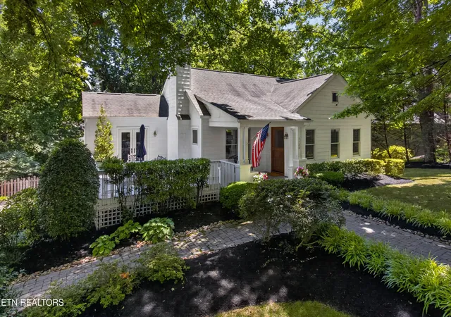 Photo 2 of Sale Pending at 1122 Craig Rd, Knoxville, TN 37919 | MLS# 1347579 | Listing updated on 2026-08-31