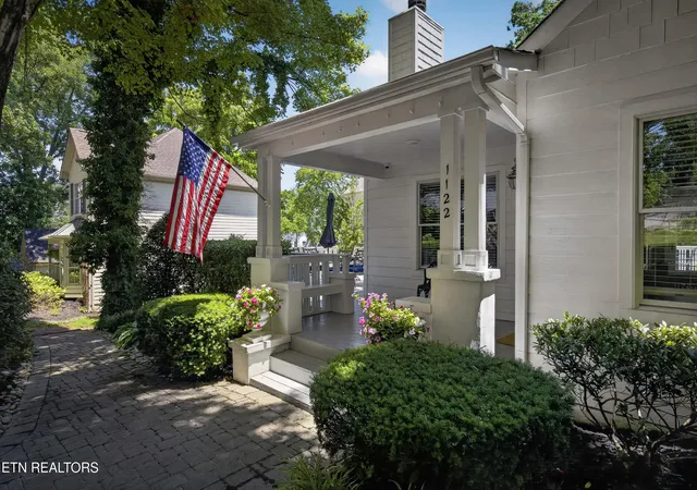 Photo 3 of Sale Pending at 1122 Craig Rd, Knoxville, TN 37919 | MLS# 1347579 | Listing updated on 2026-08-31