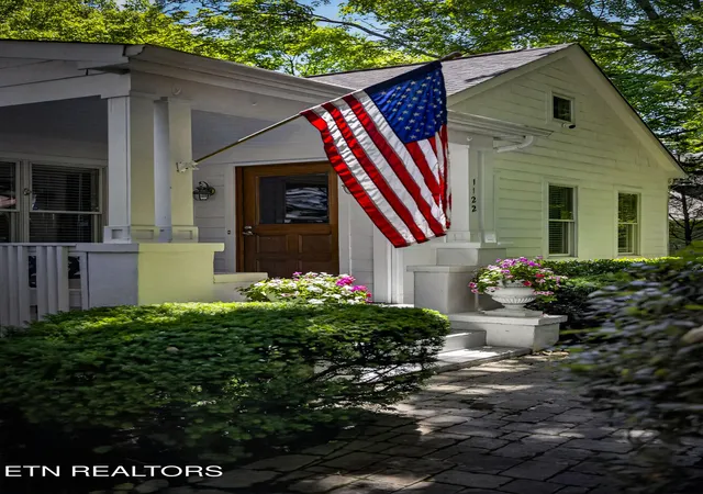 Photo 4 of Sale Pending at 1122 Craig Rd, Knoxville, TN 37919 | MLS# 1347579 | Listing updated on 2026-08-31