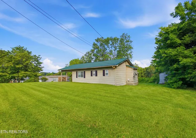 Photo 3 of Sale Pending at 11442 Snyder Rd, Knoxville, TN 37932 | MLS# 1347361 | Listing updated on 2026-08-02