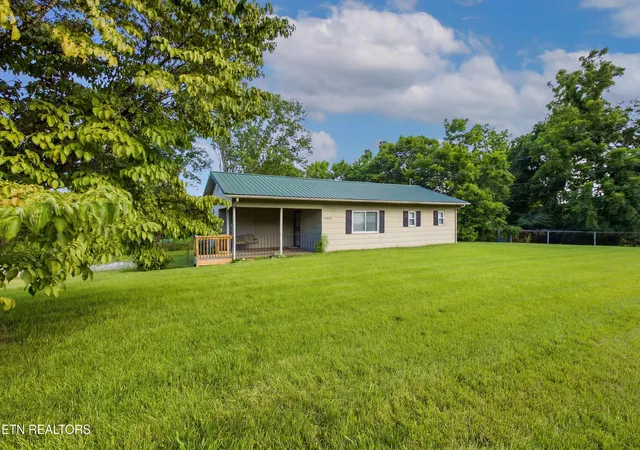 Photo 4 of Sale Pending at 11442 Snyder Rd, Knoxville, TN 37932 | MLS# 1347361 | Listing updated on 2026-08-02
