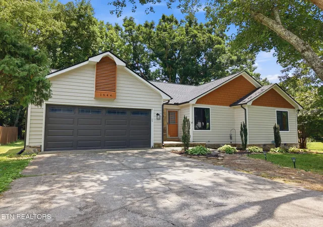 Homes for sale in Knoxville, TN | 1544 Fox Meadow Cir, Knoxville, TN 37923 | MLS# 1347283