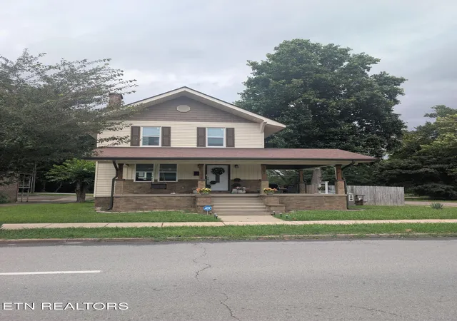 Homes for sale in Middlesboro, KY | 2802 W Cumberland Ave, Middlesboro, KY 40965 | MLS# 1347176