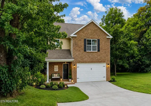 Photo 2 of Single family home for sale at 327 Brown School Rd, Maryville, TN 37804 | MLS# 1347957 | Listing updated on 2026-07-26