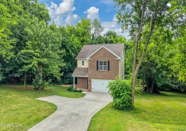 Photo 3 of Single family home for sale at 327 Brown School Rd, Maryville, TN 37804 | MLS# 1347957 | Listing updated on 2026-07-26