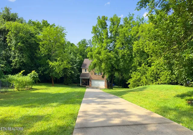 Photo 3 of Single family home for sale at 327 Brown School Rd, Maryville, TN 37804 | MLS# 1347957 | Listing updated on 2026-07-26
