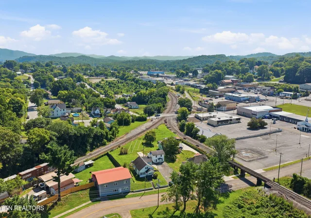 Homes for sale in Harriman, TN | 905 Queen Ave, Harriman, TN 37748 | MLS# 1347196