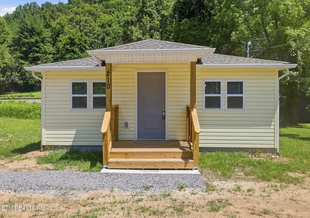 Photo 1 of Single family home for sale at 210 E Spring St, Oliver Springs, TN 37840 | MLS# 1347212 | Listing updated on 2026-10-01