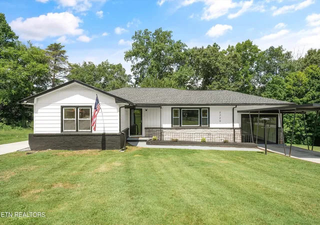 Photo 1 of Single family home for sale at 2329 Skyview Dr, Maryville, TN 37803 | MLS# 1347321 | Listing updated on 2026-09-09