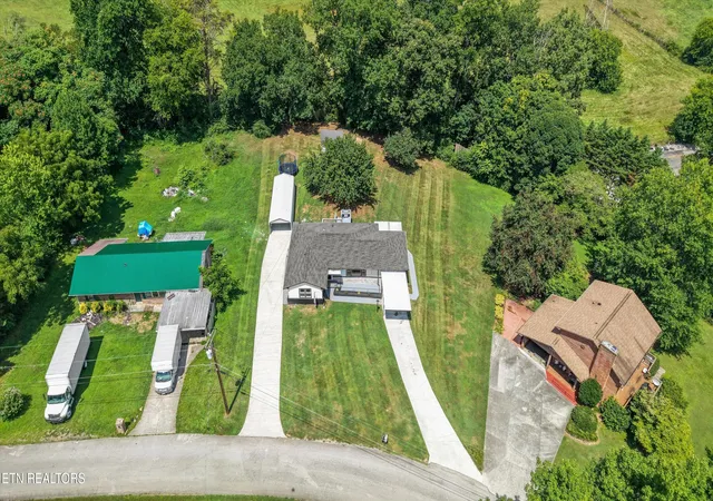 Photo 4 of Single family home for sale at 2329 Skyview Dr, Maryville, TN 37803 | MLS# 1347321 | Listing updated on 2026-09-09