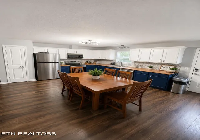 Photo 4 of Sale Pending at 978 Norwood Village Ln, Maryville, TN 37801 | MLS# 1347225 | Listing updated on 2026-09-08