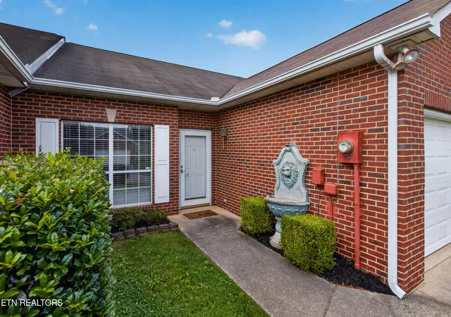Homes for sale in Knoxville, TN | 4448 Broadmeadow Wy, Knoxville, TN 37912 | MLS# 1347451