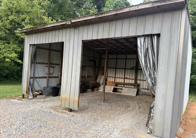 Homes for sale in Louisville, TN | 2839 W Old Topside Rd, Louisville, TN 37777 | MLS# 1347260