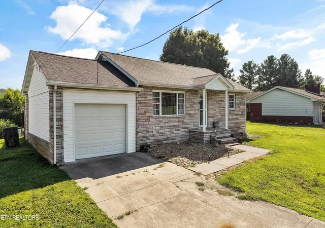 Homes for sale in Sevierville, TN | 1356 Bluegrass Rd, Sevierville, TN 37862 | MLS# 1347384
