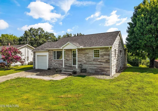 Homes for sale in Sevierville, TN | 1356 Bluegrass Rd, Sevierville, TN 37862 | MLS# 1347384