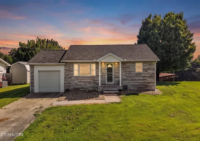 Homes for sale in Sevierville, TN | 1356 Bluegrass Rd, Sevierville, TN 37862 | MLS# 1347384
