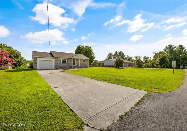 Homes for sale in Sevierville, TN | 1356 Bluegrass Rd, Sevierville, TN 37862 | MLS# 1347384
