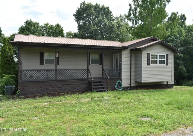Homes for sale in Tazewell, TN | 227 Southern Ln, Tazewell, TN 37879 | MLS# 1347250