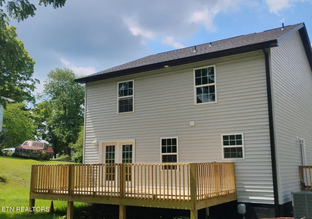 Photo 1 of Single family home for sale at 105 Pelham Rd, Knoxville, TN 37914 | MLS# 1347274 | Listing updated on 2026-10-09